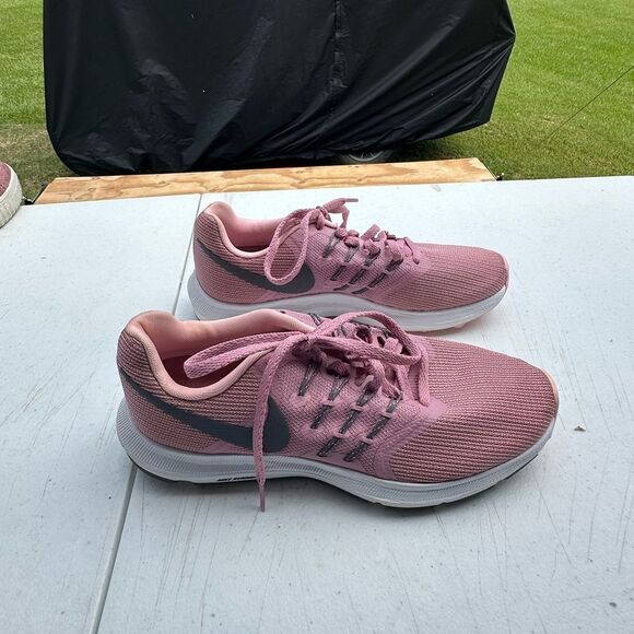 Nike Women's Pink and Gray Athletic Shoes - Picture 1 of 5